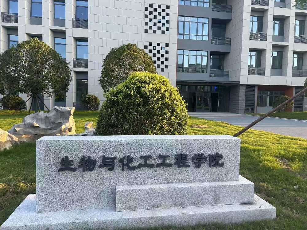 九寨沟县扬州职业大学体育场高杆灯项目